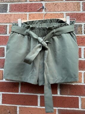 ReVamped Olive Green Paperbag Waist Tie Belt Shorts Size Medium